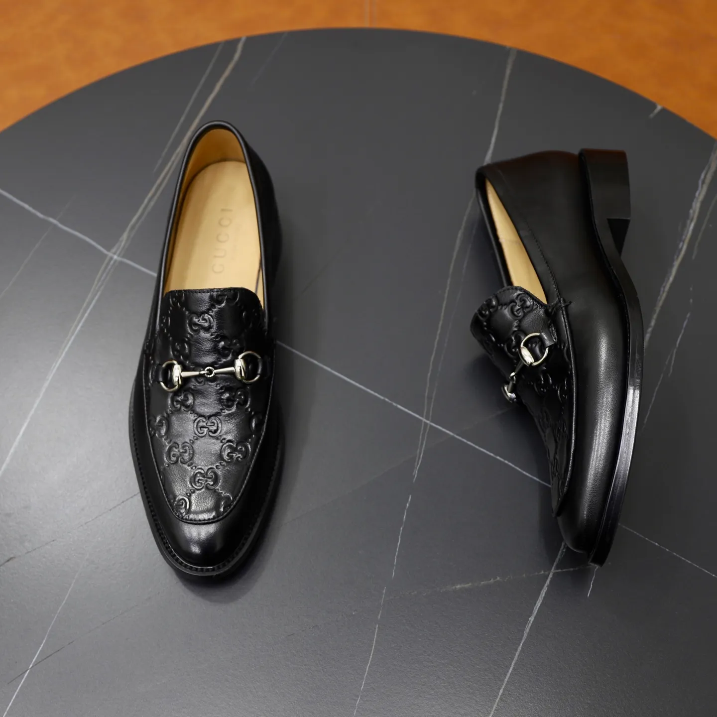 Men's shoes: 260🙅‍♂️🙅‍♂️🙅‍♂️Niuli Brand: GUCCI Size: 38-44 (45 can be customized) Level: Counter classic Material: Original soft cowhide upper Comfortable cowhide lining Original lightweight outsole Style category: Business casual footwear Driving leather shoes Color: Actual picture color